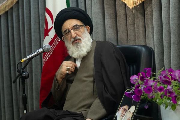 ممثل خامنئي: أميركا تغرق في الظلام ويعيبون على إيران