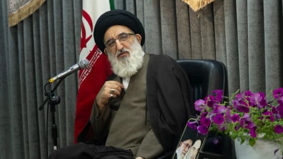 ممثل خامنئي: أميركا تغرق في الظلام ويعيبون على إيران