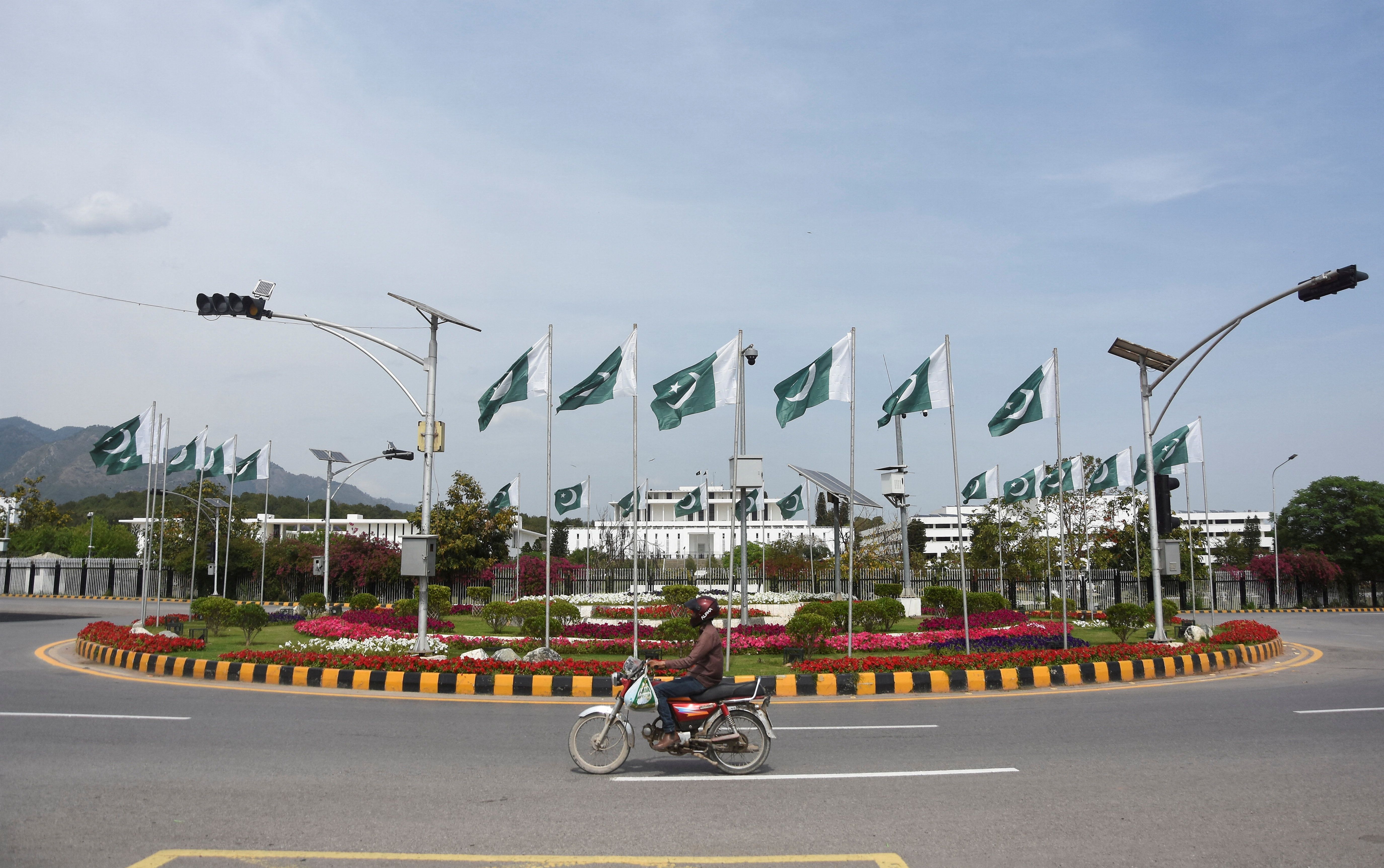 چشم&zwnj;انداز مبهم مذاکرات اسلام&zwnj;آباد در سایه تهدیدهای متقابل جمهوری اسلامی و آمریکا