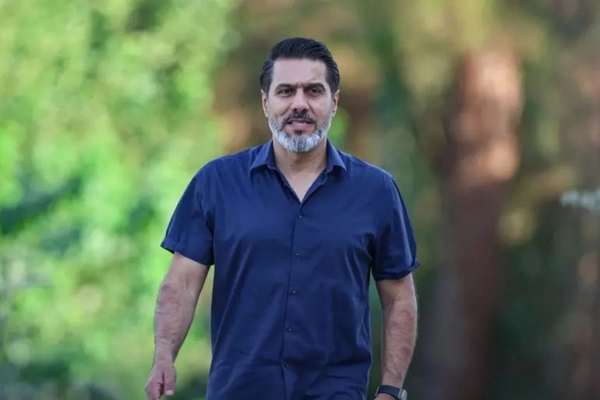 باشگاه پرسپولیس، افشین پیروانی را به دلیل سفر به آمریکا اخراج کرد
