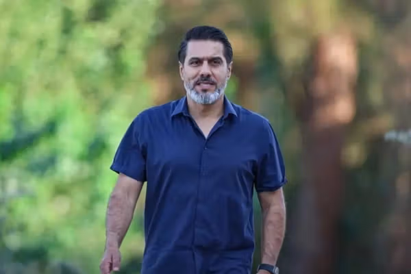 باشگاه پرسپولیس، افشین پیروانی را به دلیل سفر به آمریکا اخراج کرد