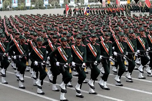 اختصاصی: مردان ایرانی که در سپاه خدمت سربازی کردهاند مشمول ممنوعیت جدید بریتانیا نمیشوند