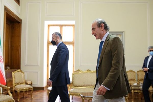 أوروبا تسعى لإقناع إيران بإحياء الاتفاق النووي دون شطب الحرس الثوري من قائمة الإرهاب
