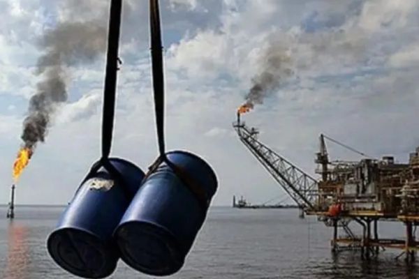 "بلومبیرغ": الصين ضاعفت شراء النفط الرخيص من إيران وفنزويلا