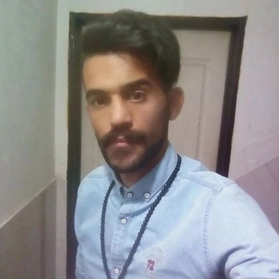 "إيران إنترناشيونال": السجين السياسي أرشام رضائي في زنزانة انفرادية منذ أكثر من شهر