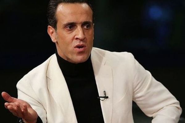 صحيفة "كيهان" الإيرانية تطالب بسجن لاعب كرة القدم علي كريمي بسبب دعمه للاحتجاجات