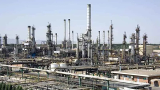 وسط أزمة اقتصادية عاصفة.. هل ينجح بزشكيان في إنقاذ الاقتصاد الإيراني بالخبراء الأجانب؟