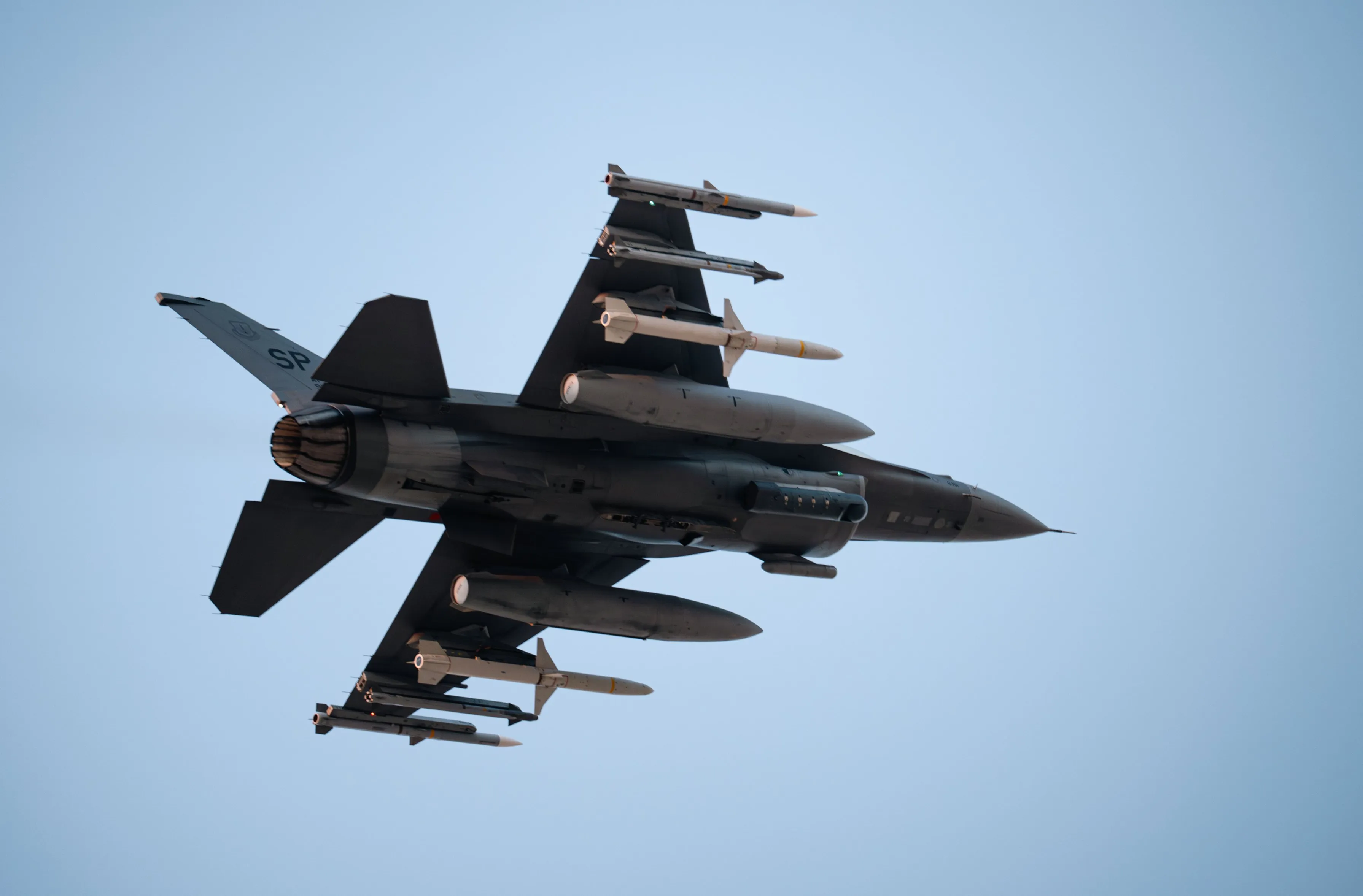 ارزیابی اکونومیست از جنگ با جمهوری اسلامی: موفقیت خیرهکننده هوایی، مسیر سیاسی آشفته