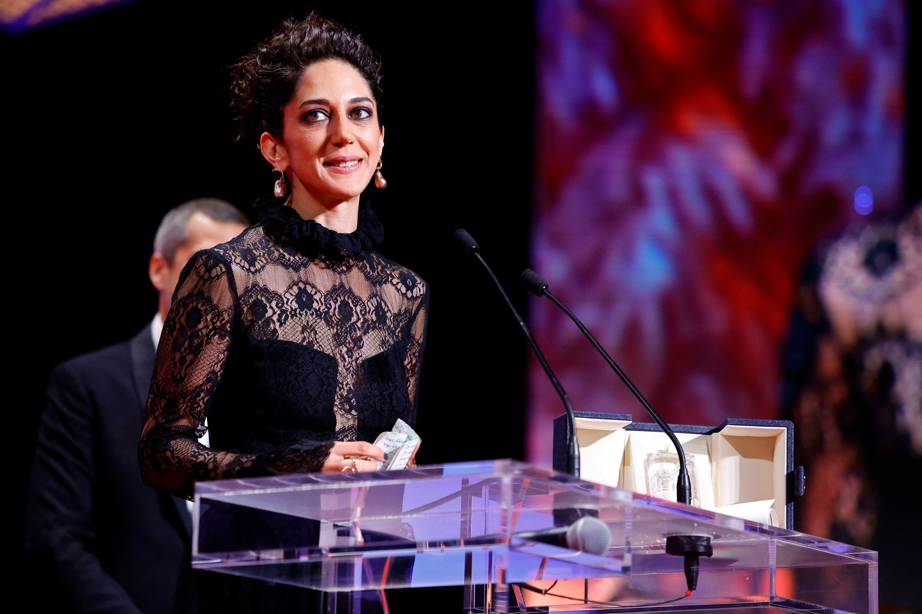 زر امیر ابراهیمی، برنده جایزه بهترین بازیگر زن جشنواره کن:دلم با آبادان و خاک ایران است