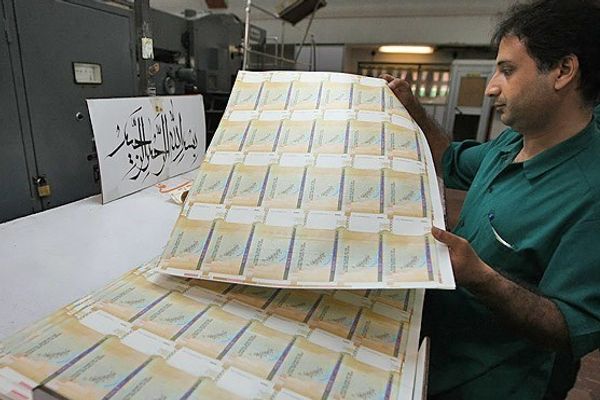 Iran Printing Huge Sums Of Money Amid Rising Inflation