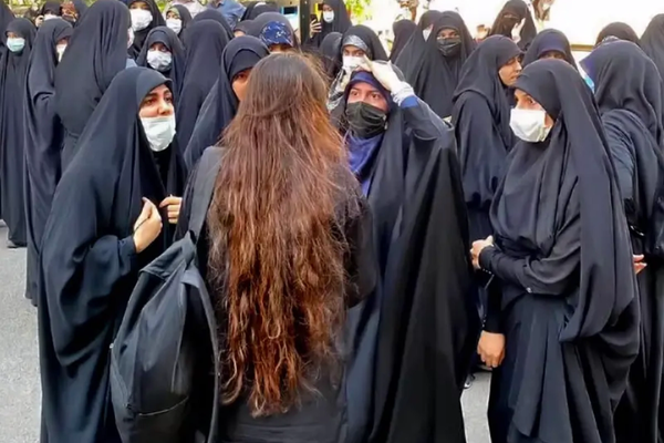 رسائل تضامن دولية مع الشعب الإيراني في الذكرى الثانية لحركة "مهسا"