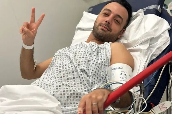 متابعو "إيران إنترناشيونال" يطالبون بمحاسبة خامنئي على محاولة اغتيال مذيع القناة