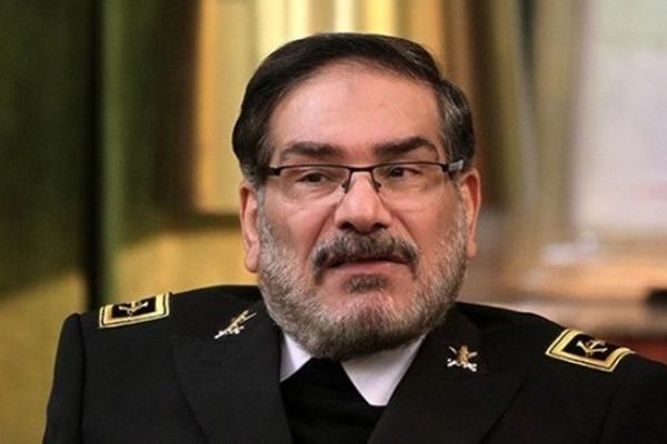 في تغريدة بالعبرية.. شمخاني يدعو جيران إيران إلى اليقظة بشأن "النفوذ الأجنبي"