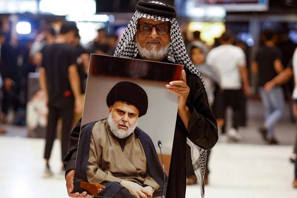 Chanting Anti-Iran Slogans, Iraqi Protesters Enter Baghdad's Green Zone Again