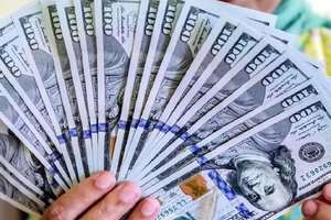 قیمت دلار از ۱۳۱ هزار تومان گذشت