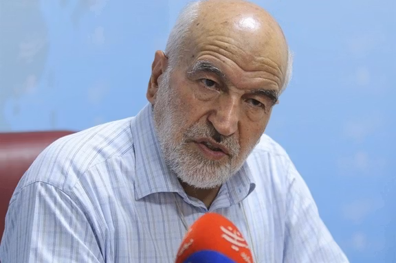 یوسف فروتن، روابط عمومی سپاه پاسداران در زمان تاسیس آن میگوید نمیخواستیم نام و نشانی از ایران در آرم سپاه باشد،