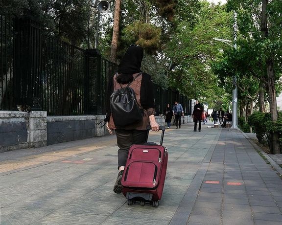 %84 من الإيرانيين يفكرون في الهجرة من البلاد