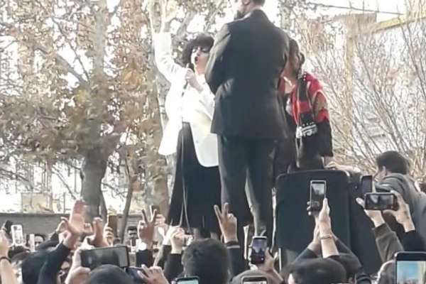 بعد اعتقالها في مراسم تأبين محامٍ حقوقي.. إيران تتهم نرجس محمدي بـ "التعاون مع إسرائيل"