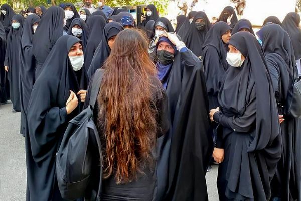 الطلاب الإيرانيون ردًّا على رؤساء الجامعات: سنواصل إضراباتنا