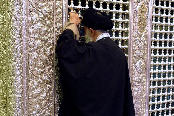 صحيفة إسرائيلية: خامنئي يعاني من "كرامة مجروحة" ويرغب في الانتقام بعد حرب الـ12 يومًا