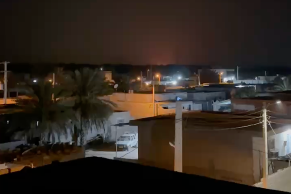 الجيش الإسرائيلي: هاجمنا مستودعات طائرات مسيرة وأسلحة في منطقة بندر عباس