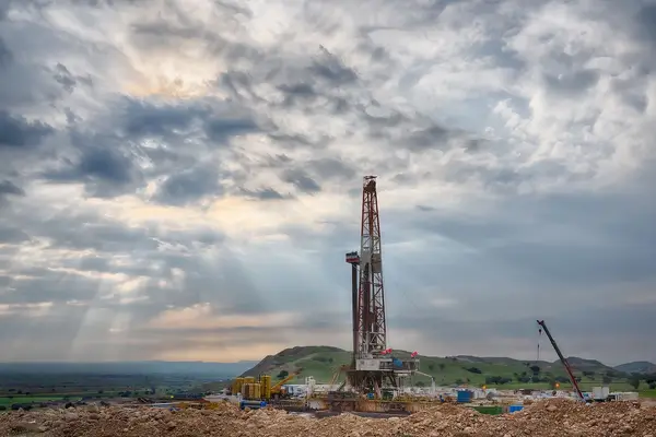 A US-Iran deal alone won't rescue Iran's oil economy
