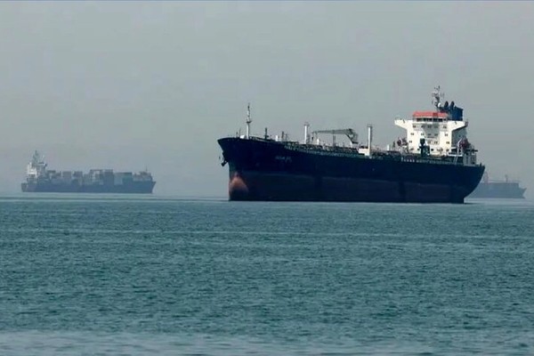 التلفزيون الإيراني: بحرية الحرس الثوري أطلقت طلقات تحذيرية وأوقفت ست سفن في مضيق هرمز