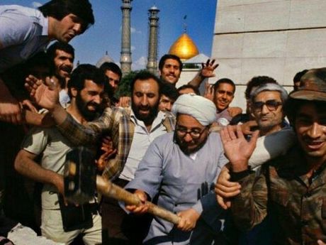 دبیرکل پیشین حزب نهضت آزادی: خمینی دستور داد و خلخالی ظرف ۲۰ روز مقبره رضاشاه را تخریب کرد