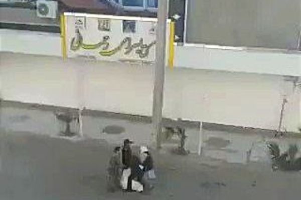 الأمن الإيراني يحاصر مسجد "مكي" في زاهدان ويعتقل العشرات