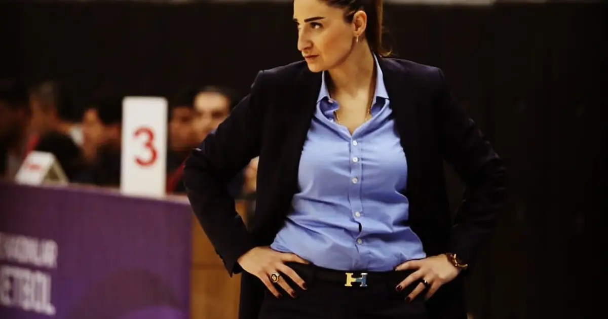 Türk kadın basketbol antrenörü İranlı taraftarlara teşekkür etti