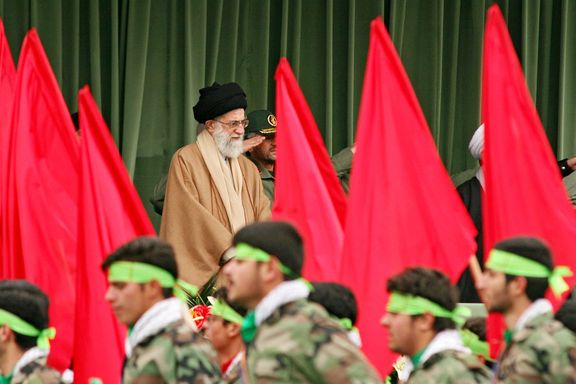 پیروزی خیالی جمهوری اسلامی در جنگ ۱۲ روزه؛ ماشین پروپاگاندا و سرنوشت دیکتاتوریها