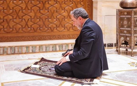 صدا و سیما: اعضای هیئت جمهوری اسلامی مذاکرات را برای نماز ترک کردند