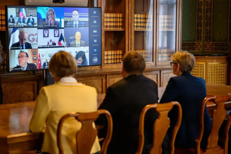 بیانیه نشست بریتانیا: نباید اجازه داد ایران اقتصاد جهانی را در تنگه هرمز به گروگان بگیرد