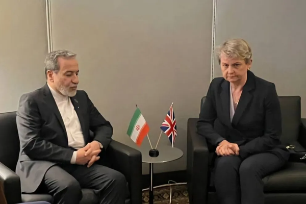 عراقجي في لقائه مع نظيرته البريطانية: لا العقوبات ولا الضغوط ستغيّر مسار إيران