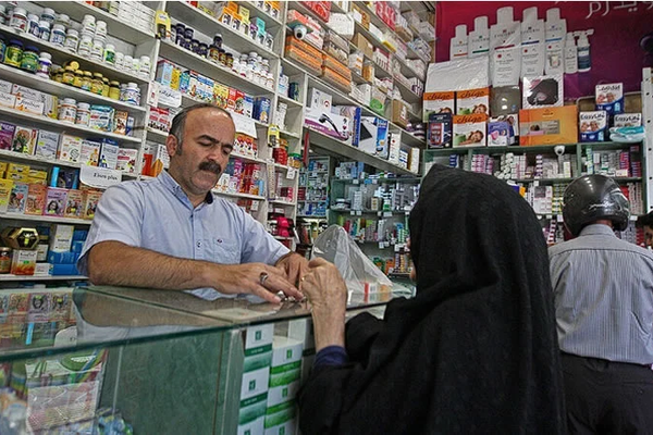 بسبب ارتفاع الأسعار.. 30% من الإيرانيين غير قادرين على شراء الأدوية