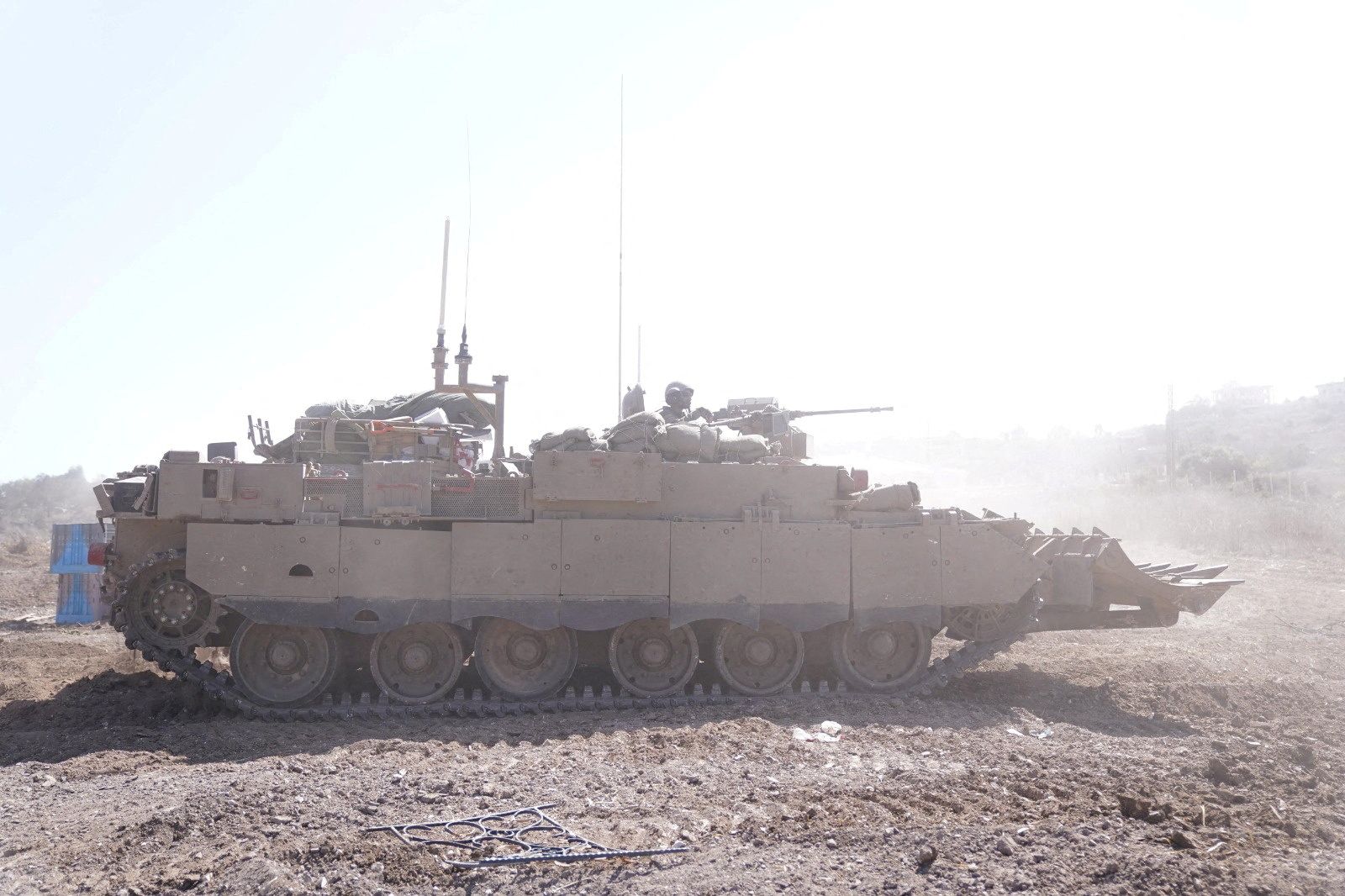 خودروی زرهی ارتش اسرائیل در جنوب لبنان، ۱۵ مهر