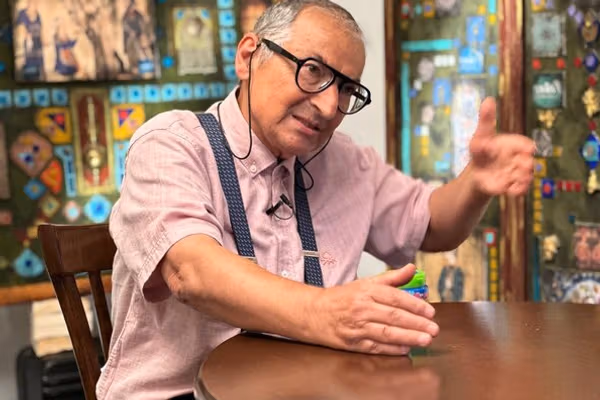 زیباکلام، استاد دانشگاه تهران: جمهوری اسلامی مذاکراتش وقتکشی و دنبال سلاح اتمی است