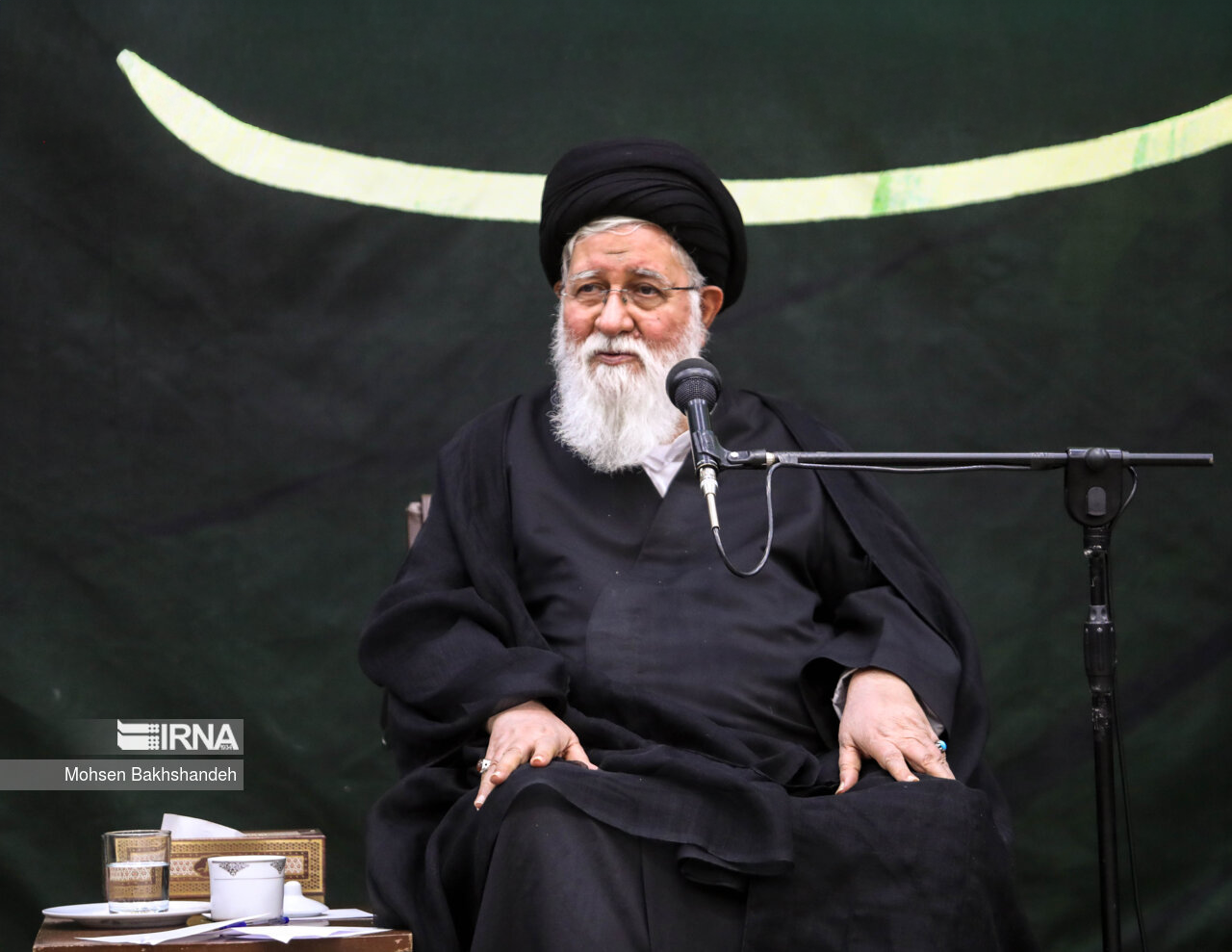 امام جمعه مشهد: در صورت حمله، کابل&zwnj;های ارتباطی زیردریایی در تنگه هرمز را قطع می&zwnj;کنیم