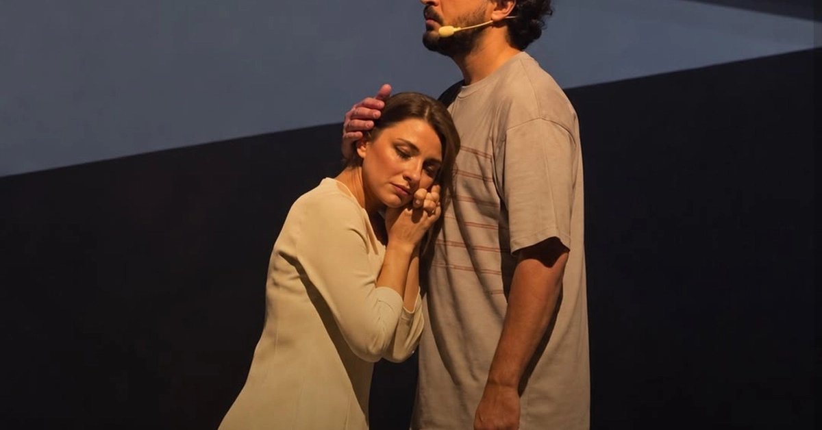 Prosecutors target Tehran play over scene between male and female actors