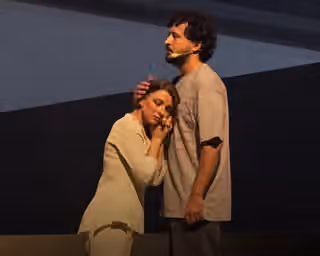 Prosecutors target Tehran play over scene between male and female actors