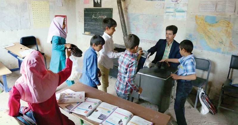 تعطیلی مکرر مدارس بر یادگیری دانشآموزان تاثیر منفی گذاشته است | ایران اینترنشنال