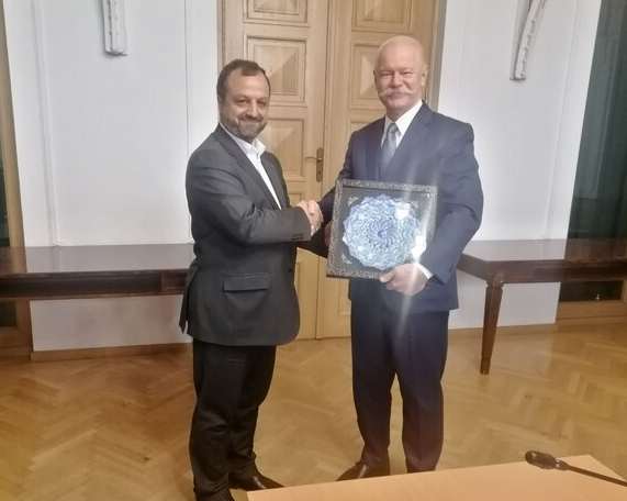 Khanduzi meeting with Hungary's minister of culture