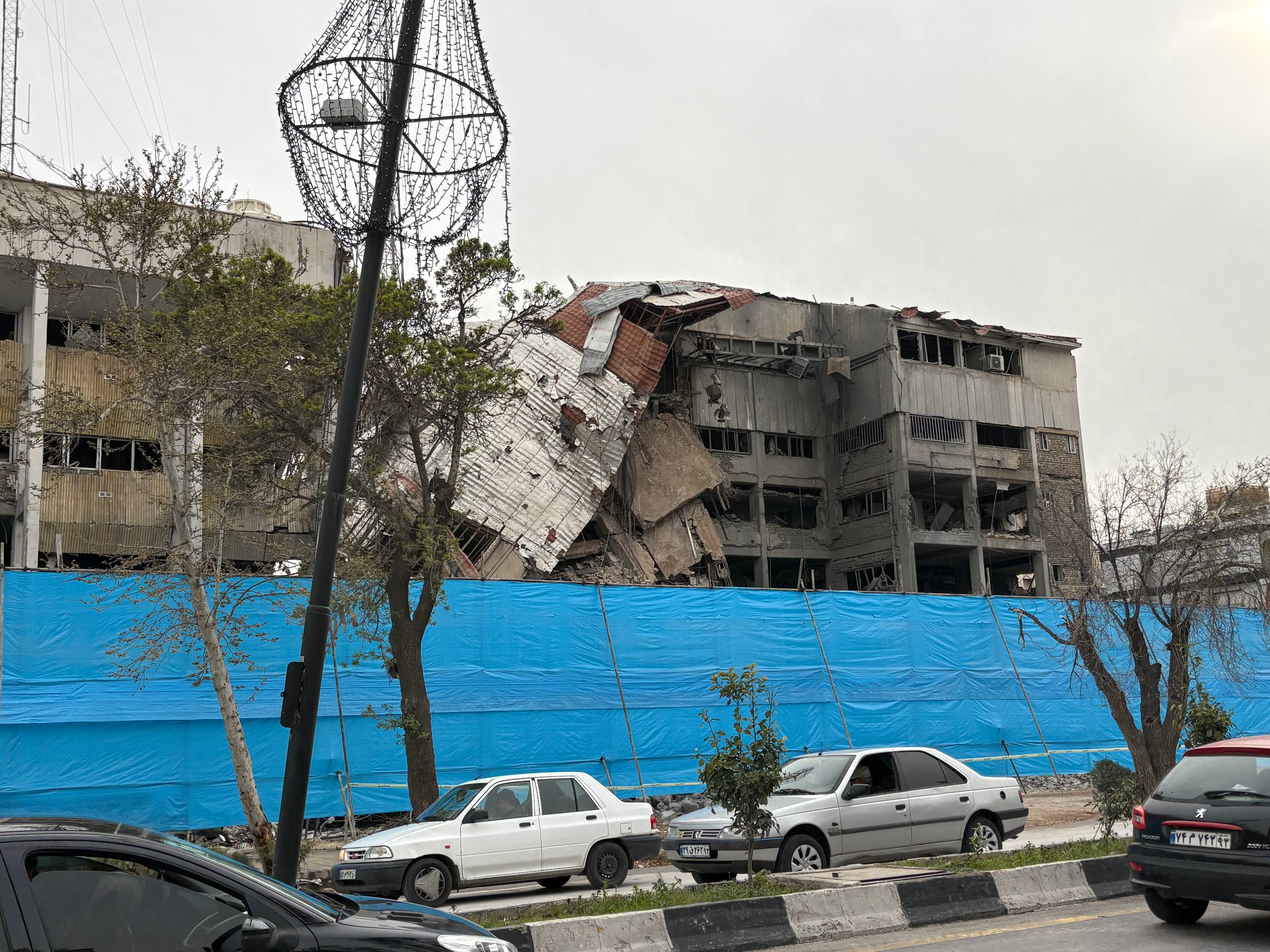 حملات به مواضع جمهوری اسلامی در شهرهای مختلف ایران در آخرین روز سال ۱۴۰۴