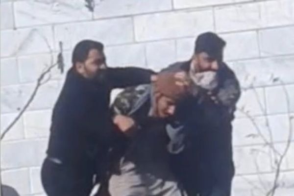 الأمن الإيراني يعتقل عشرات المواطنين في زاهدان بعد الاعتداء على مظاهراتهم