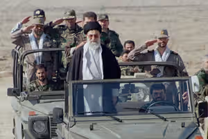 خامنهای؛ رهبری با عینک نظامی و امنیتی