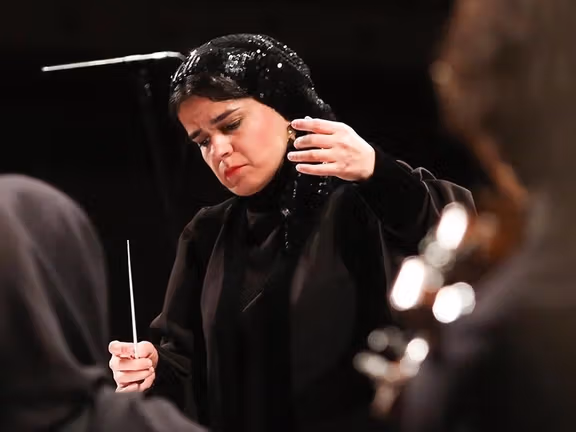 In a first since 1979 Revolution, a woman conducts the Tehran Symphony