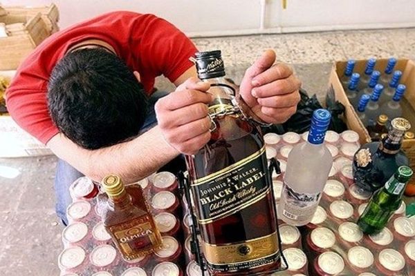 موجة مميتة من "المشروبات الكحولية السامة" تتفشى في إيران ووفاة 7 آخرين