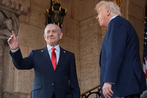 نتانیاهو هنگام عزیمت به آمریکا: اصول خود را درباره مذاکرات با ایران به ترامپ ارائه میکنم