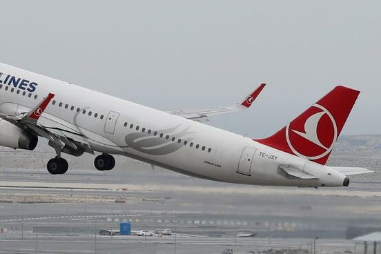 ماموران انتظامی با کارکنان دفتر ترکیش ایرلاینز به خاطر حجاب درگیر شده و آن را پلمب کردند