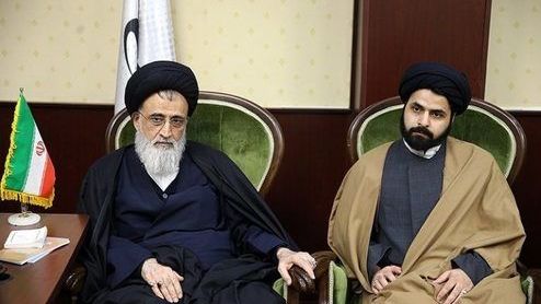 صدرالساداتی کنار پدر همسرش